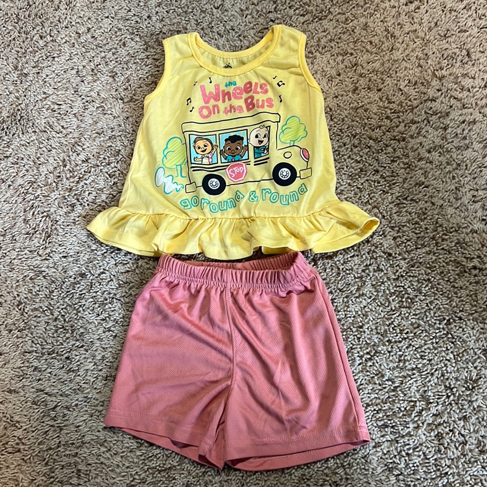 BNWOT super soft & cute Cocomelon “Wheels on the Bus” ruffled tank & shorts set!
